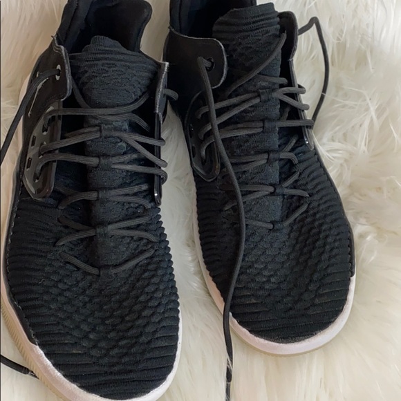 sock like basketball shoes